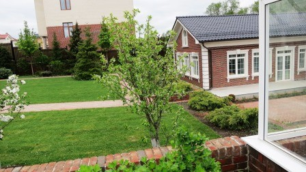 Озеленение и благоустройство участка.