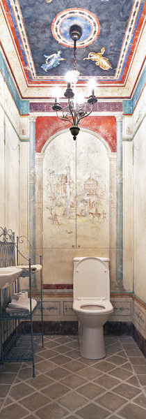 Туалет по мотивам античного Рима.