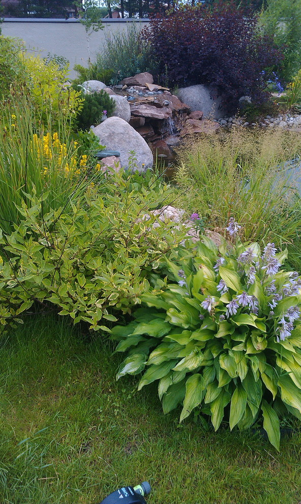 Декоративный загородный сад.