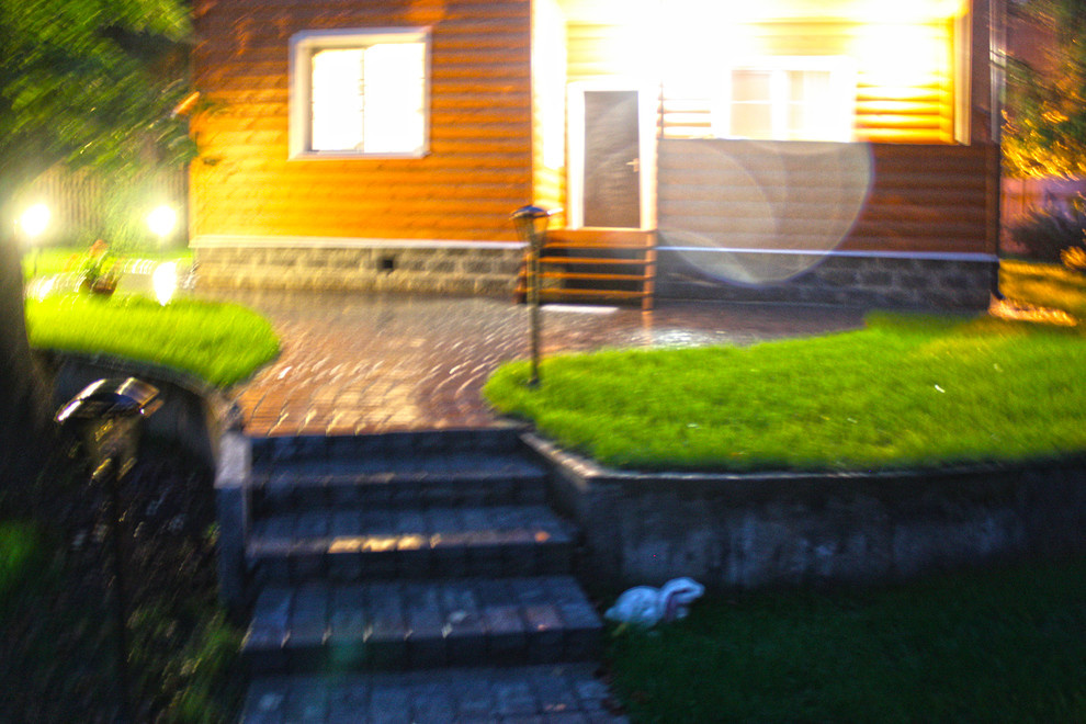 Дизайн сада 25 соток с уклоном - подпорные стенки и лестница.