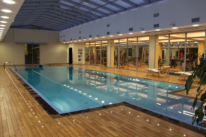 Бассейн. Резиденция Монолит