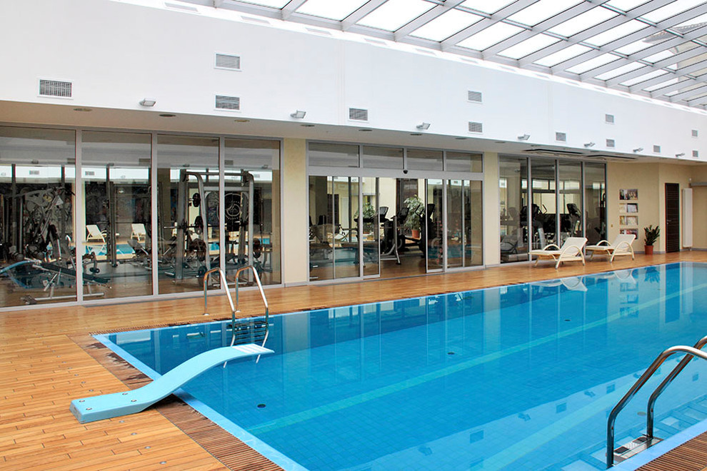 Бассейн. Резиденция Монолит