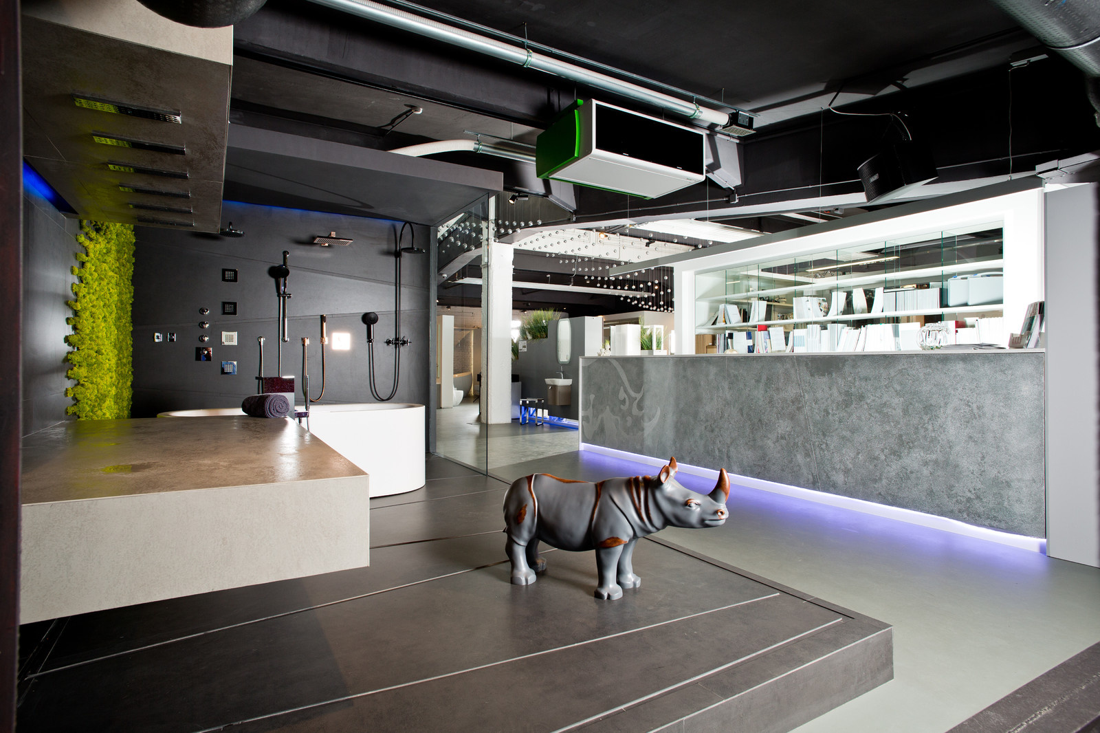 Интерьер шоурума компании "ХОГАРТ-арт"