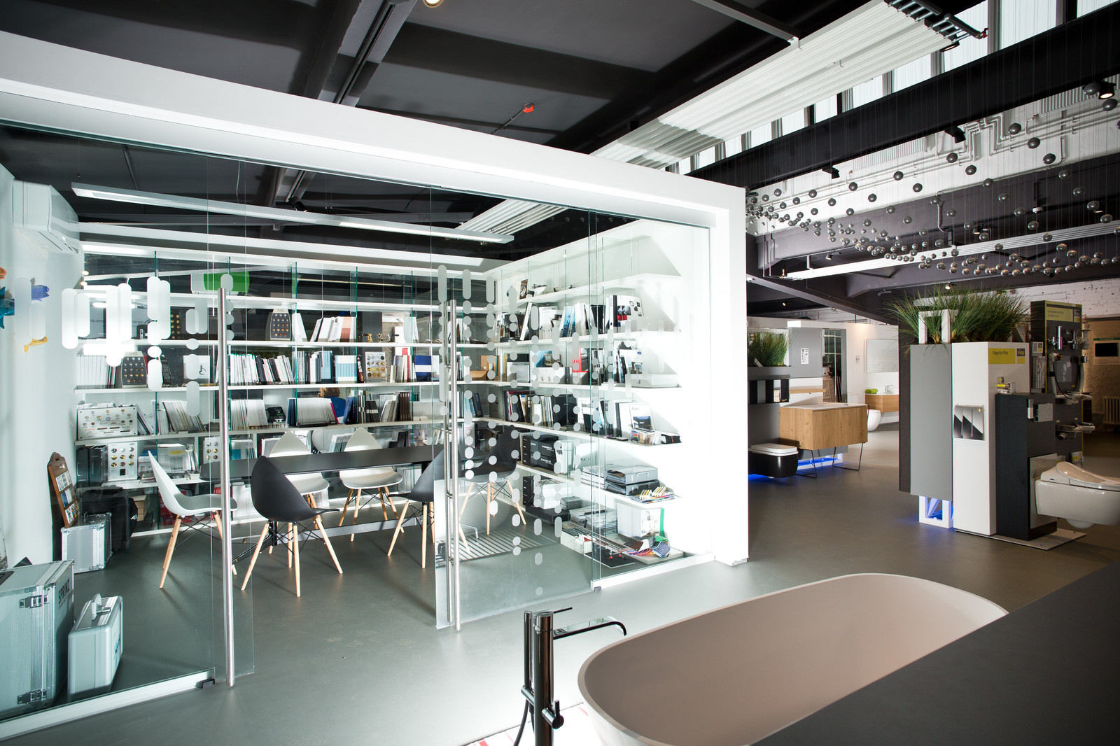 Интерьер шоурума компании "ХОГАРТ-арт"