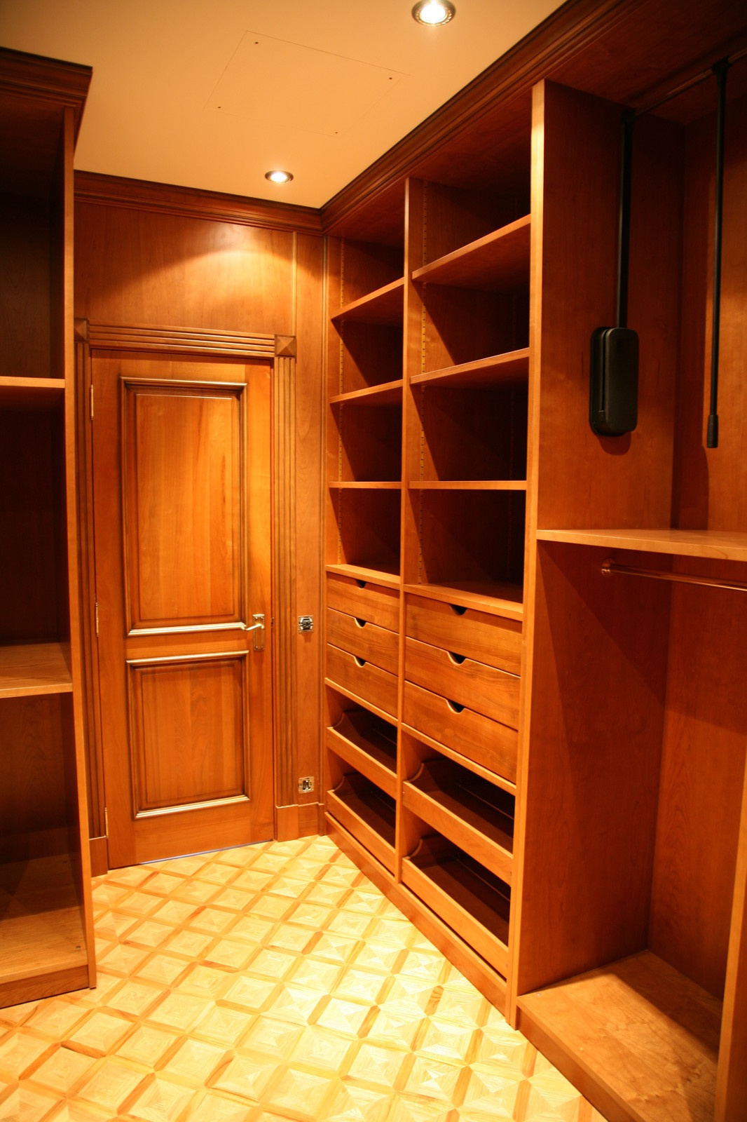 Гардероб и холл