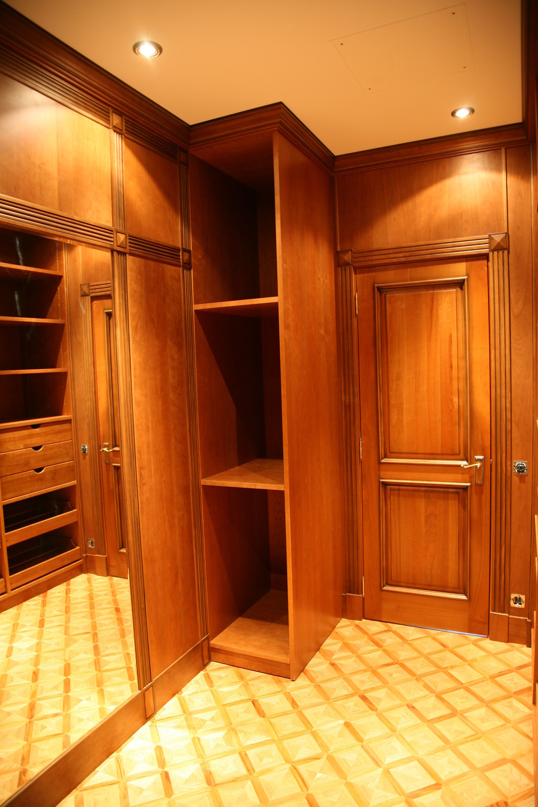 Гардероб и холл