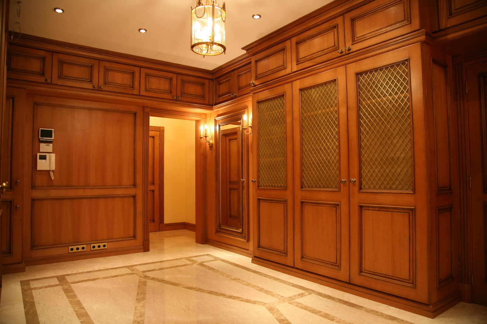 Гардероб и холл