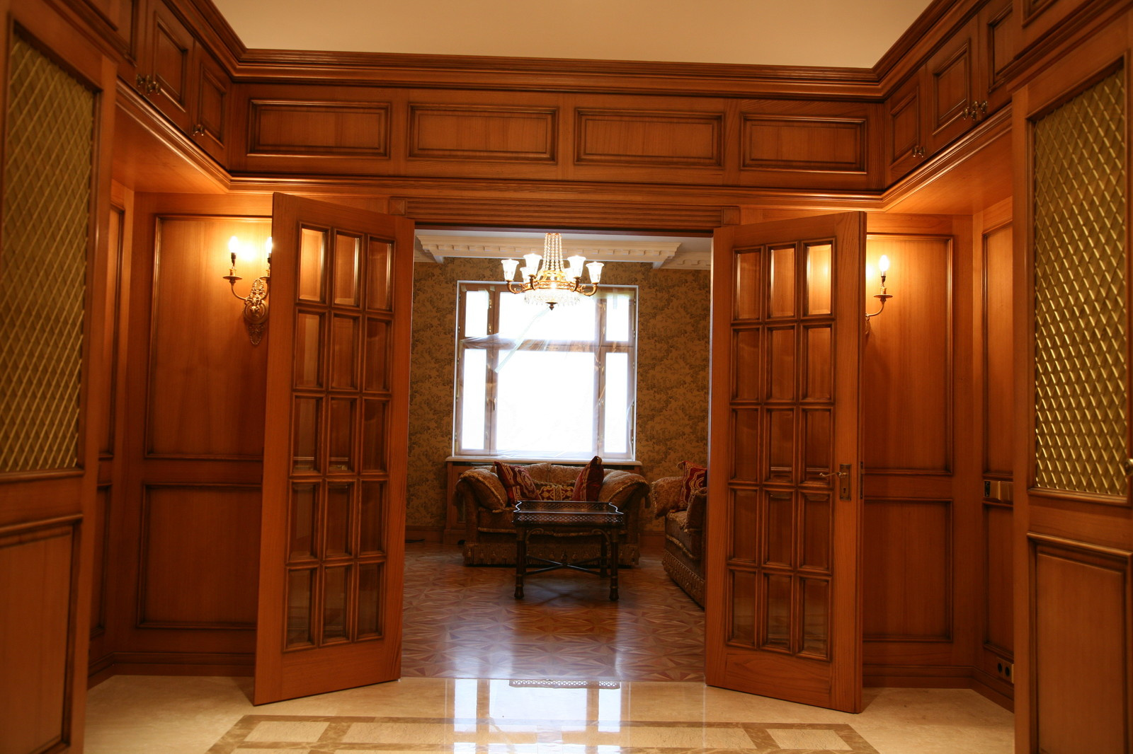 Гардероб и холл