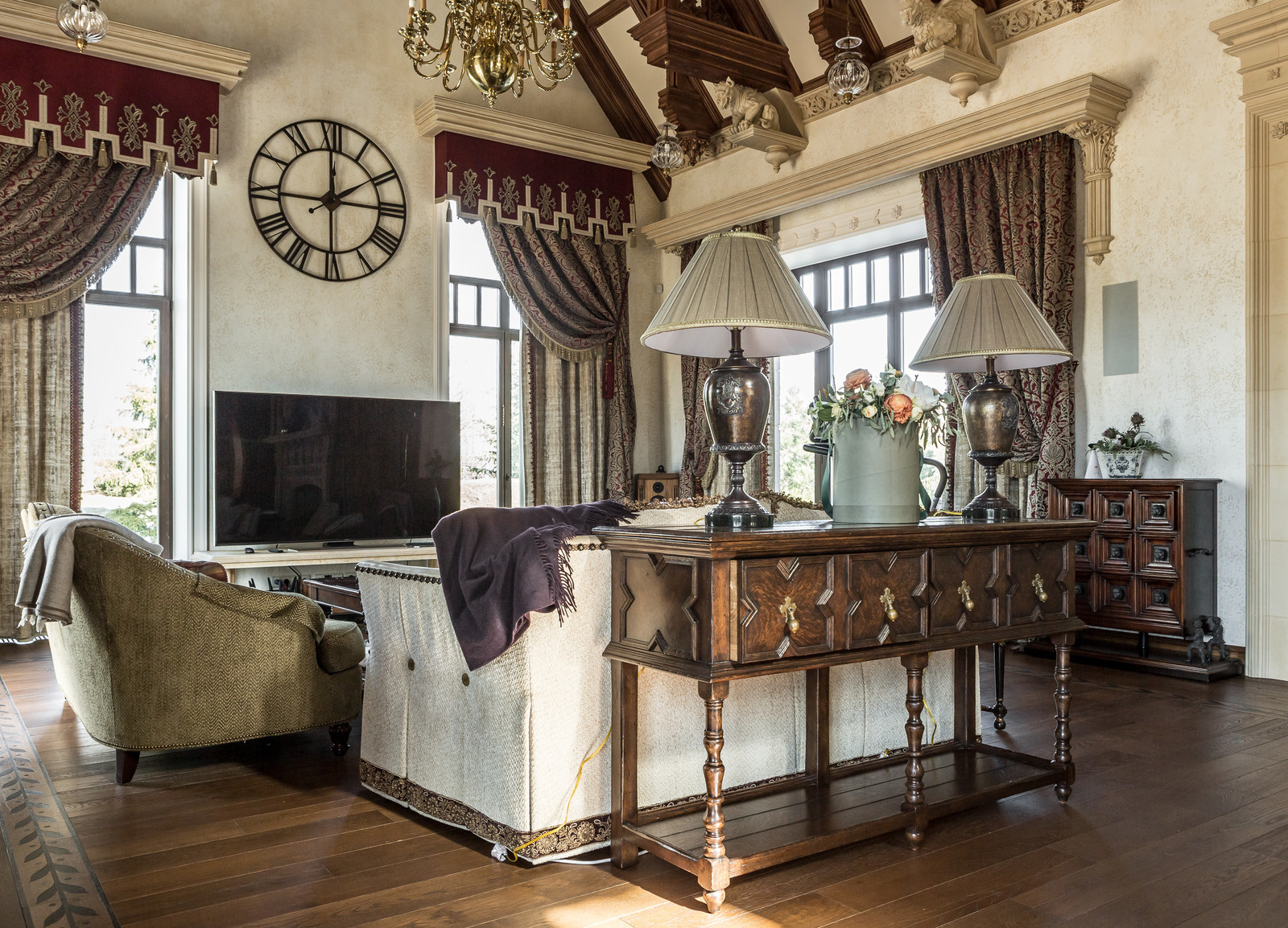 В гостях: Готика с подмосковным характером