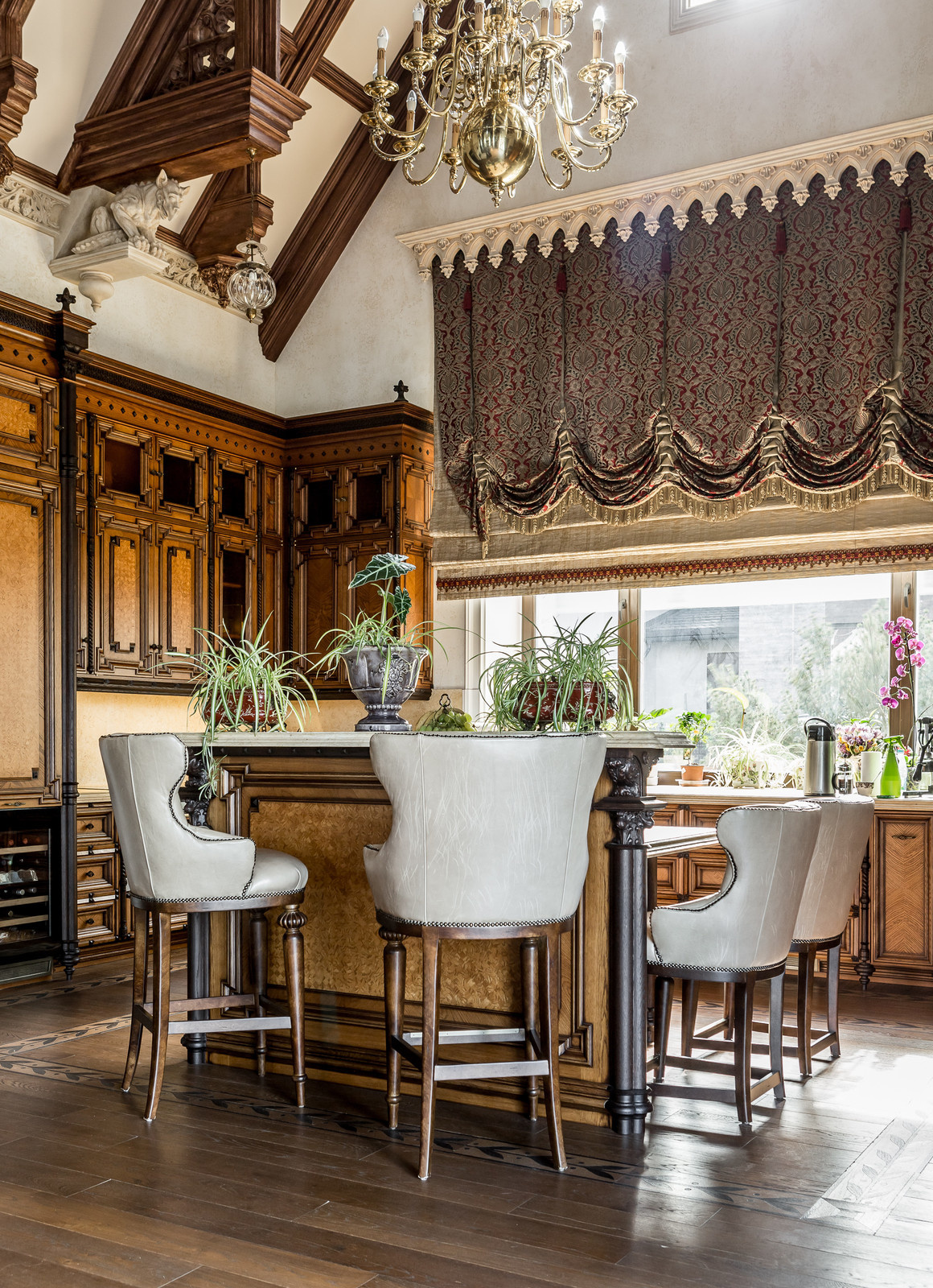 В гостях: Готика с подмосковным характером