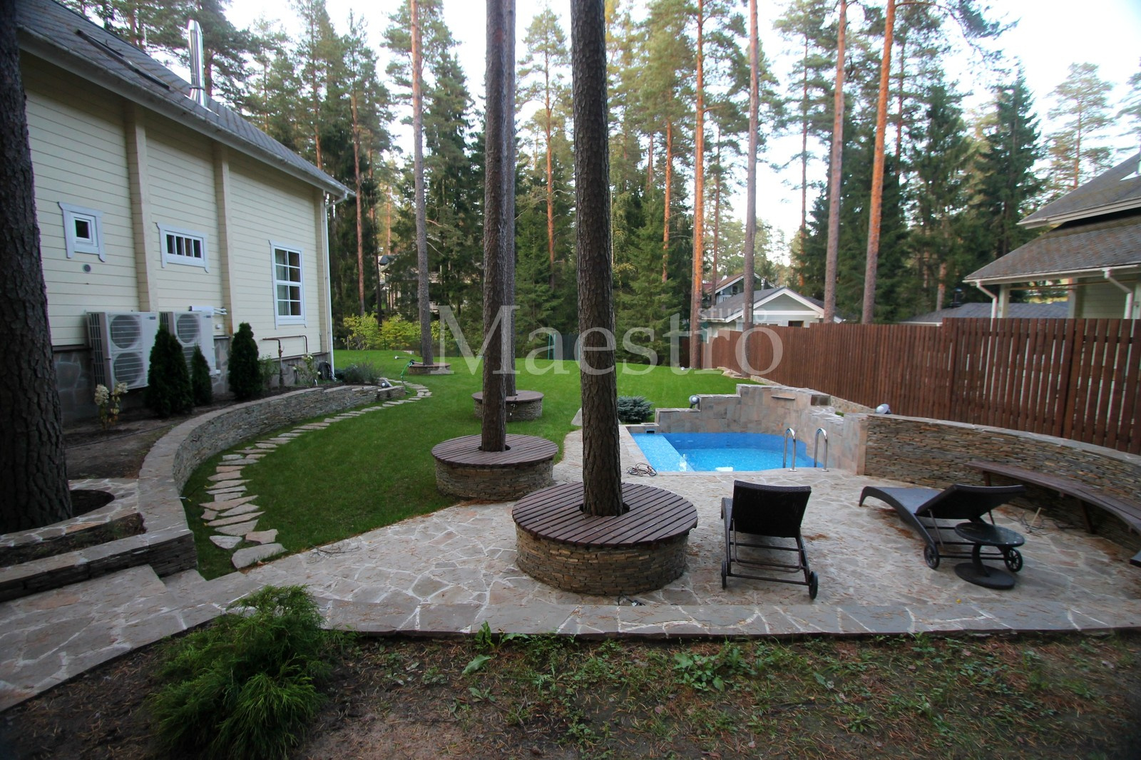 Зона отдыха с бассейном | Газон | Террасы