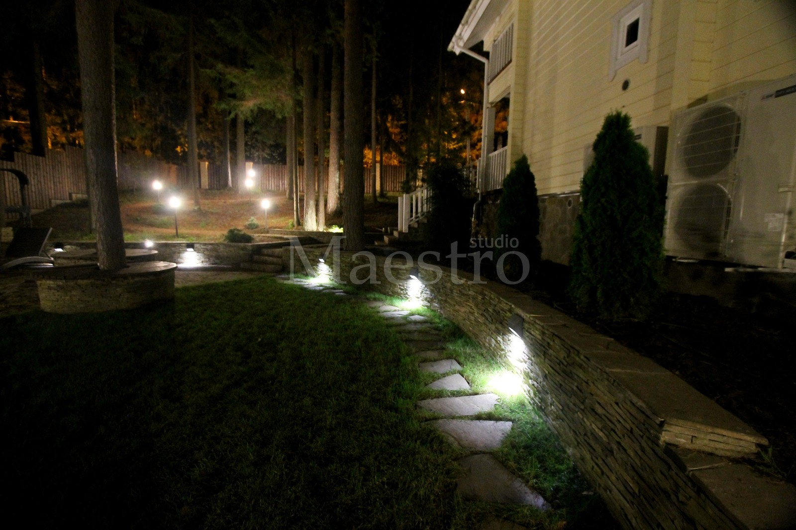 Освещение подпорной стены террасы | Лесная зона