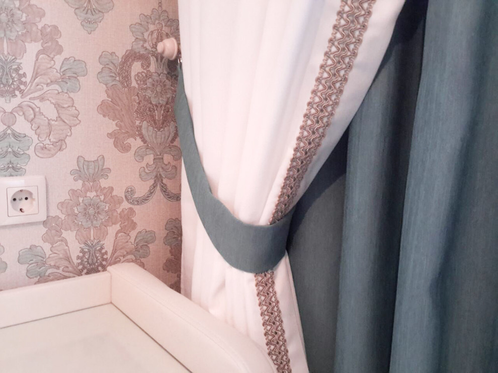 У графского пруда