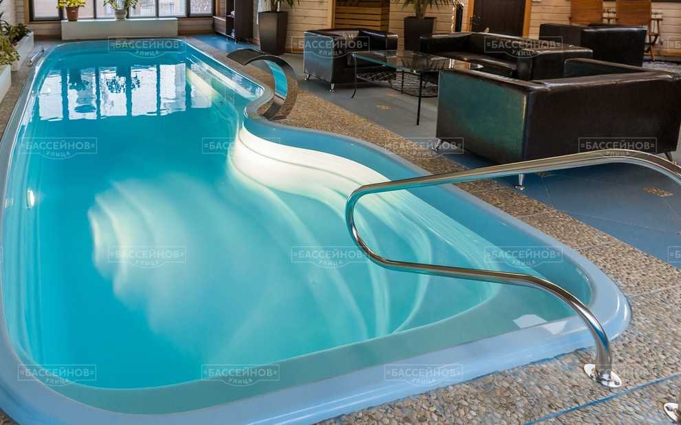 Бассейн в поселке Холм's