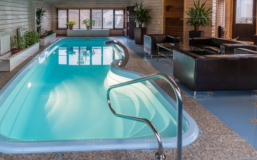 Бассейн в поселке Холм's