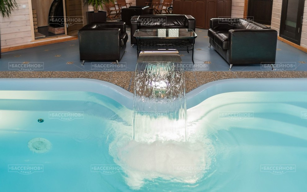 Бассейн в поселке Холм's