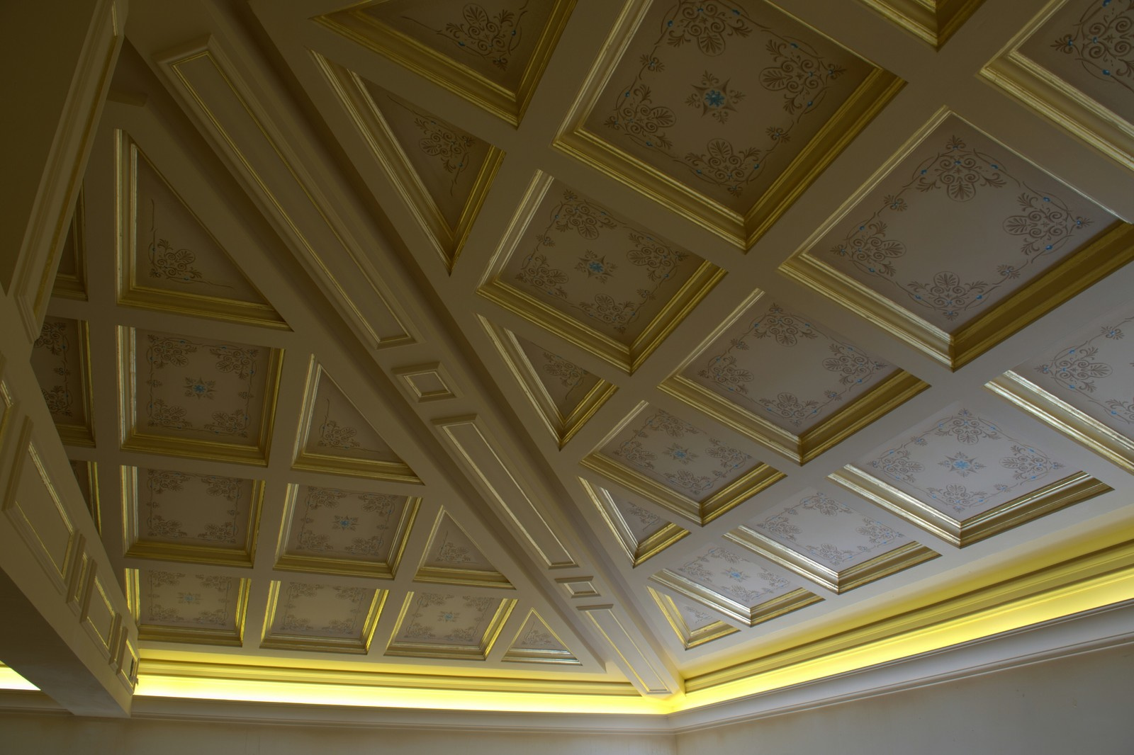 Оформление  кесонных потолков