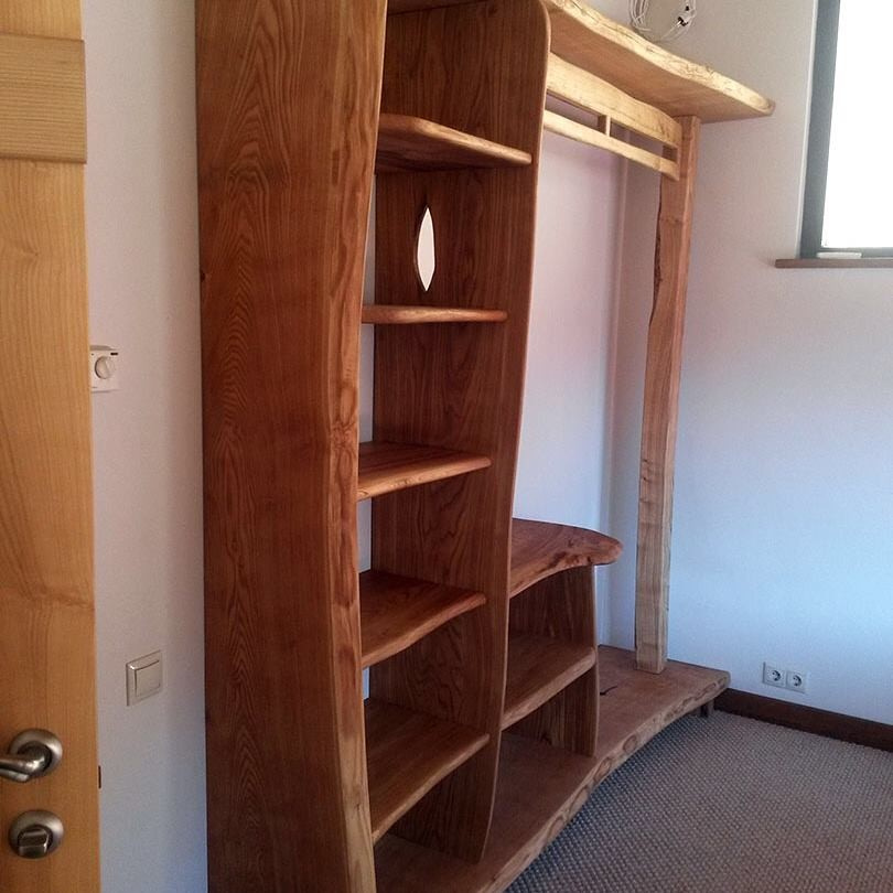 Платяной шкаф в детской.