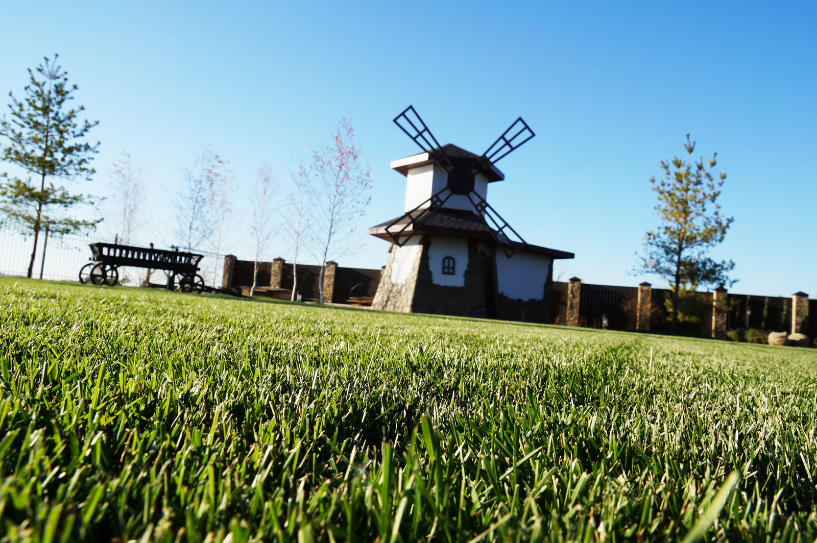 Интерьер загородного дома и ландшафт