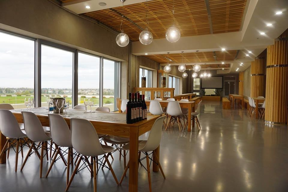 Дегустационный зал Alma Valley