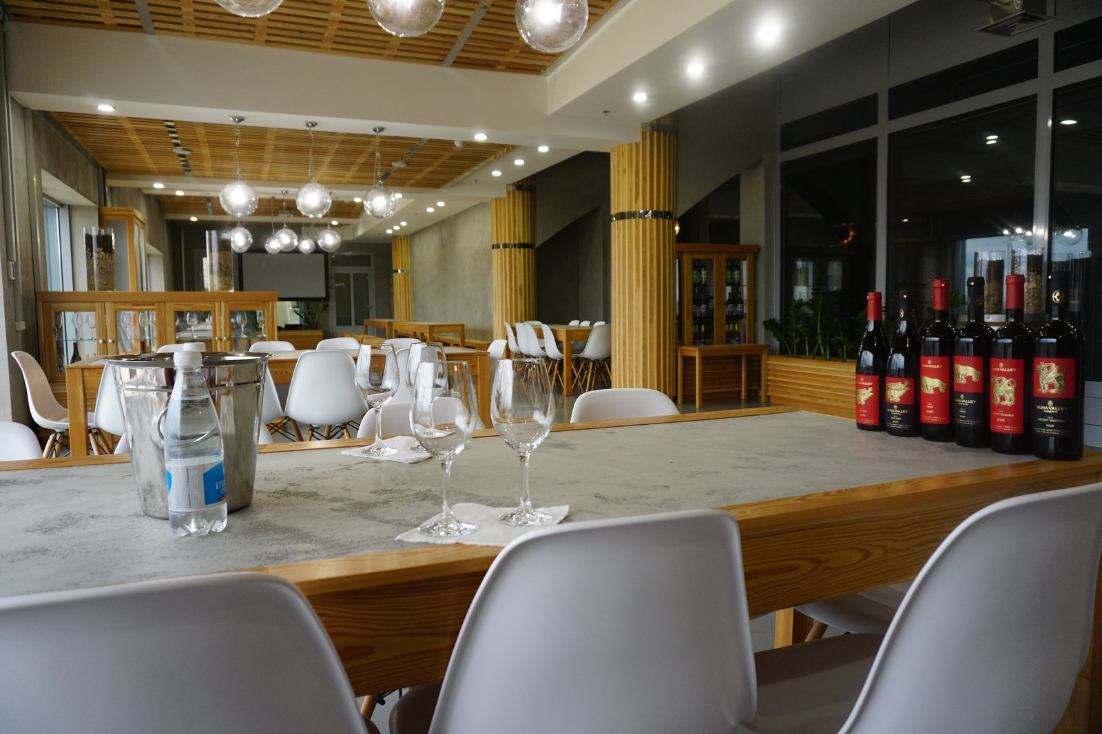 Дегустационный зал Alma Valley