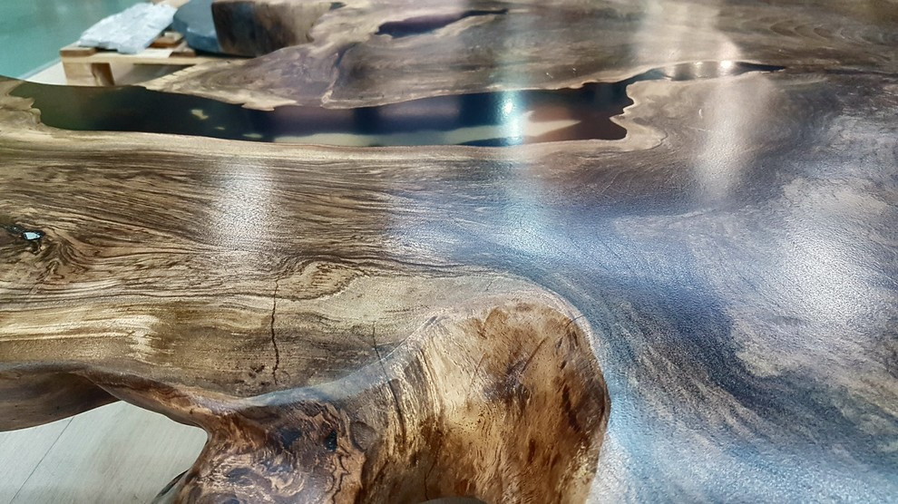 Стол журнальный Live Edge Design, массив ореха