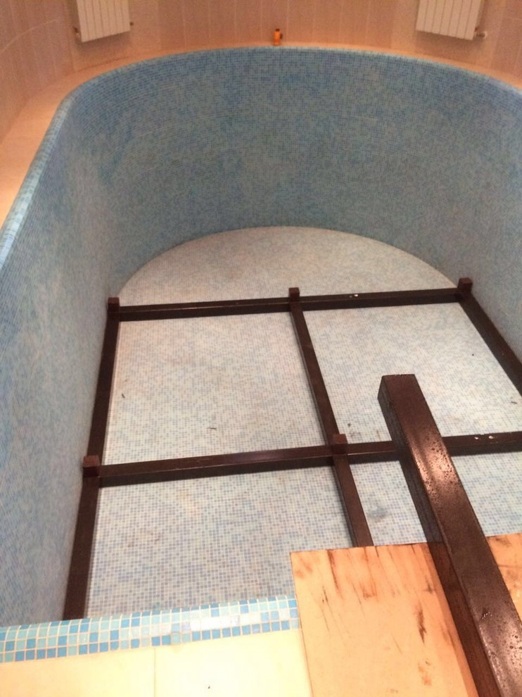 Бассейн превращается в спортзал, без шума, пыли, быстро и надежно.