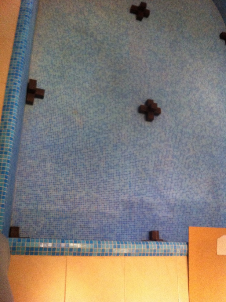 Бассейн превращается в спортзал, без шума, пыли, быстро и надежно.