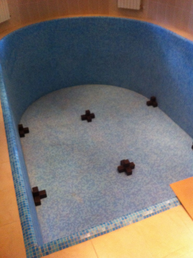 Бассейн превращается в спортзал, без шума, пыли, быстро и надежно.