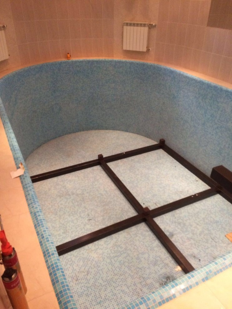 Бассейн превращается в спортзал, без шума, пыли, быстро и надежно.