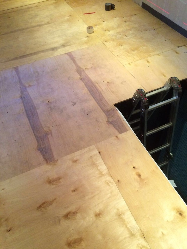 Обложка проекта: Бассейн превращается в спортзал, без шума, пыли, быстро и надежно.