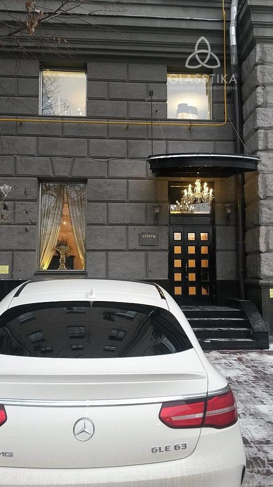 СТЕКЛЯННЫЕ КОЗЫРЬКИ