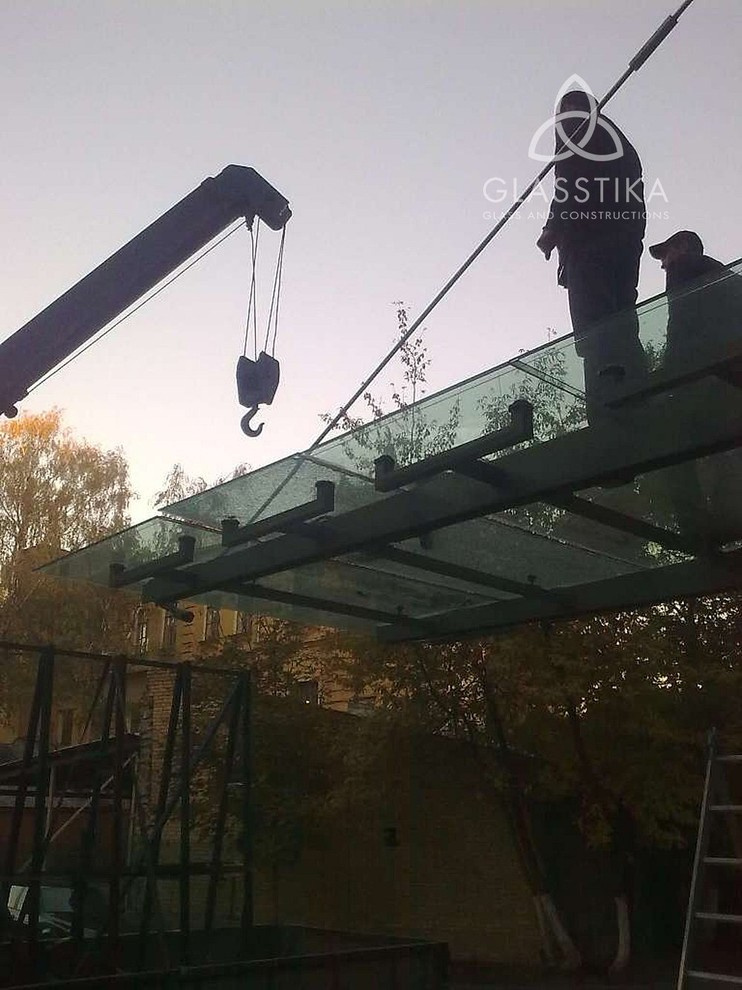 СТЕКЛЯННЫЕ КОЗЫРЬКИ