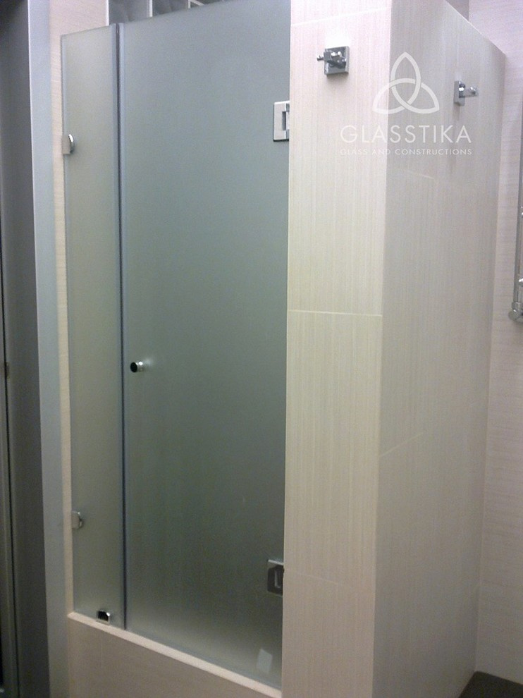 СТЕКЛЯННЕ ДУШЕВЫЕ ПЕРЕГОРОДКИ