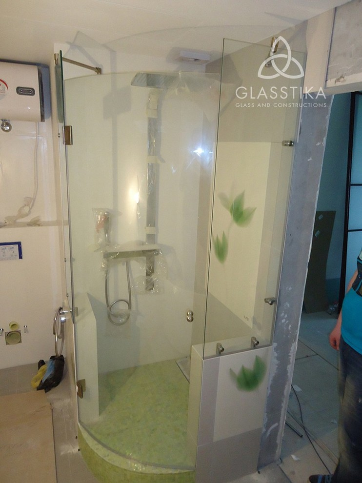 СТЕКЛЯННЕ ДУШЕВЫЕ ПЕРЕГОРОДКИ