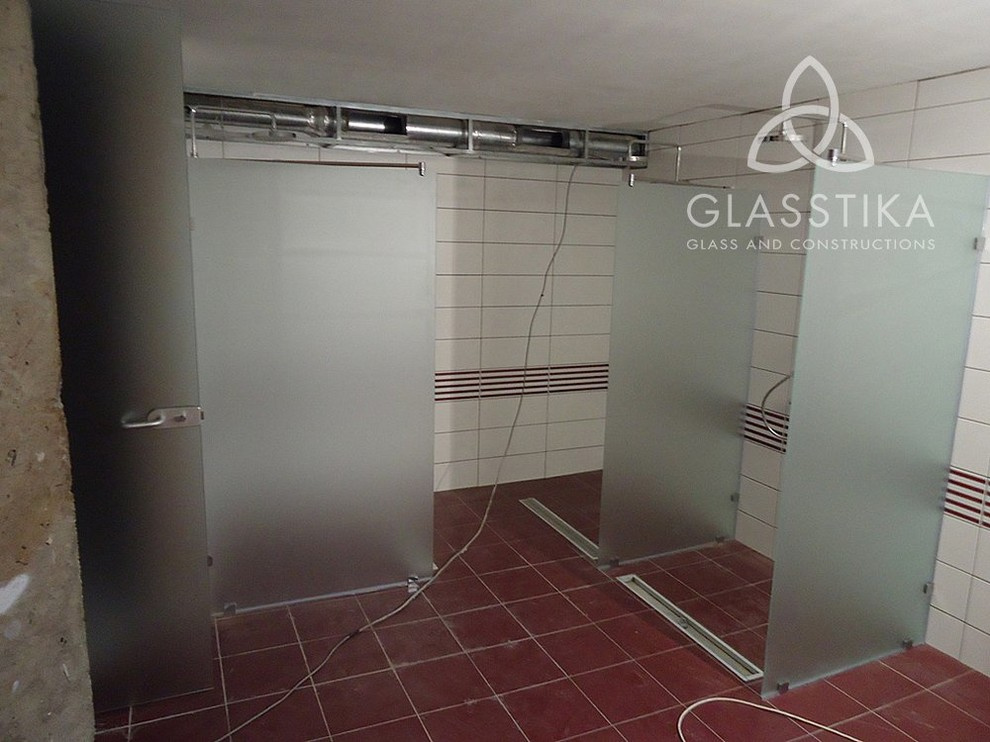 СТЕКЛЯННЕ ДУШЕВЫЕ ПЕРЕГОРОДКИ