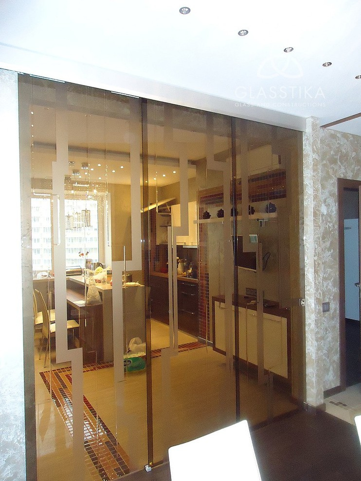 СТЕКЛЯННЫЕ ДВЕРИ