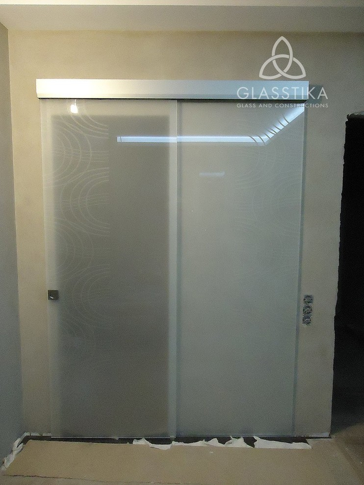 СТЕКЛЯННЫЕ ДВЕРИ