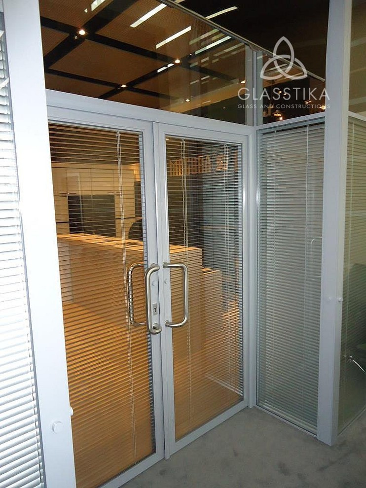 СТЕКЛЯННЫЕ ПЕРЕГОРОДКИ