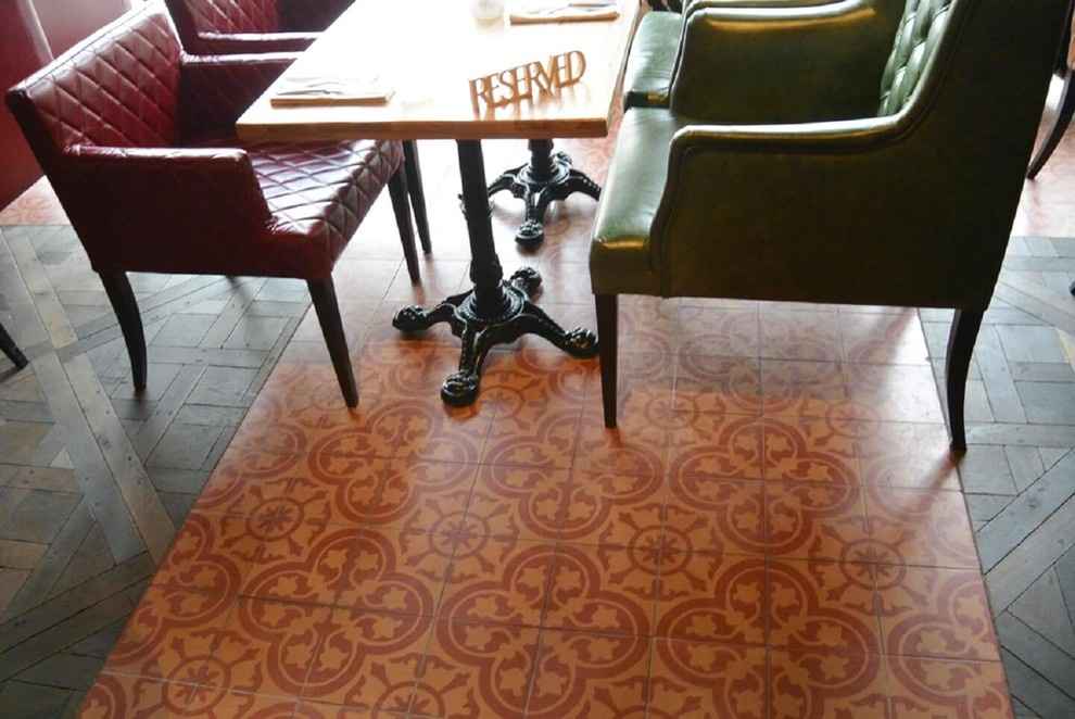 Плитка на полу ресторана "Матрёшка" от Maison Dellos