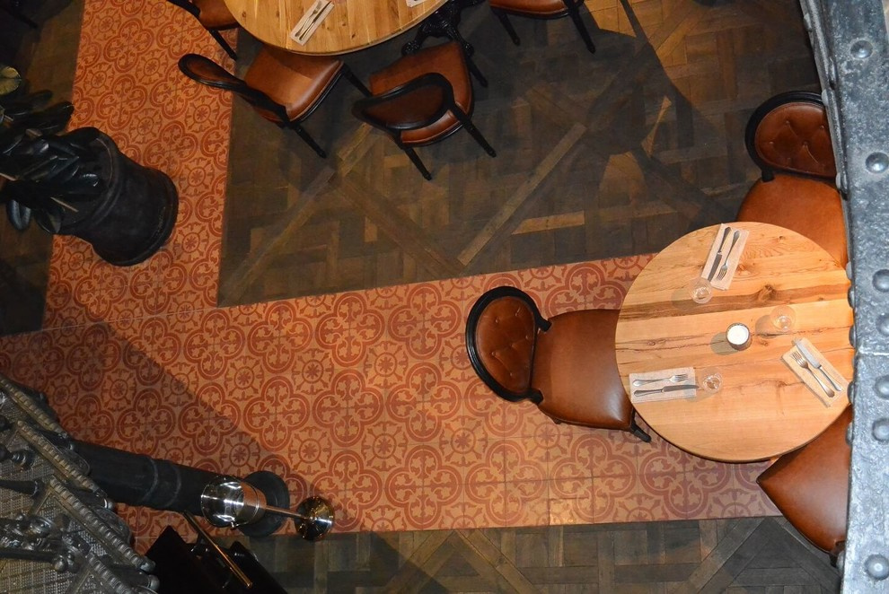 Плитка на полу ресторана "Матрёшка" от Maison Dellos