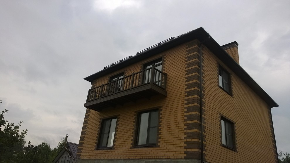 Балкон загородного дома