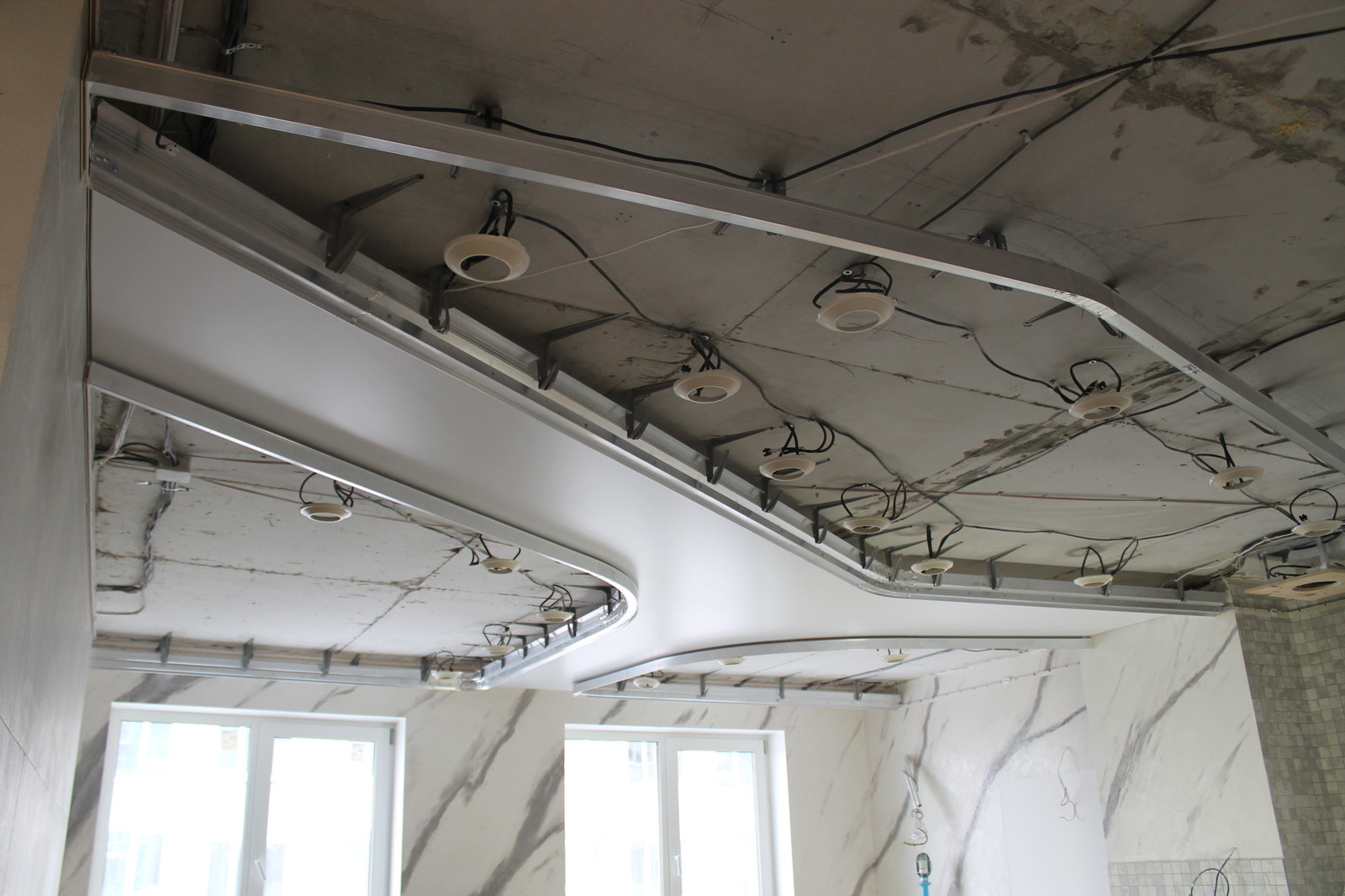 Многоуровневые потолки