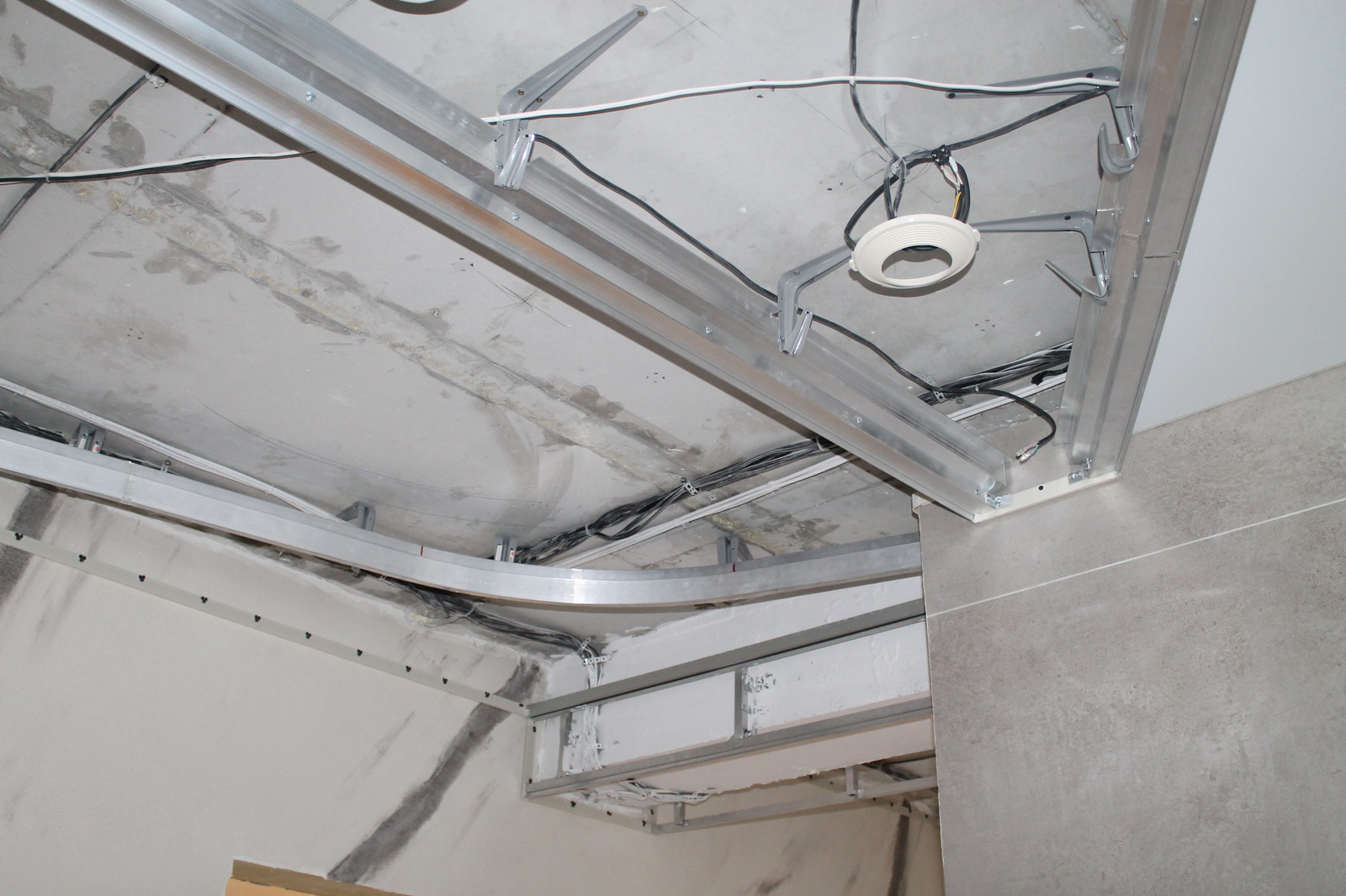 Многоуровневые потолки