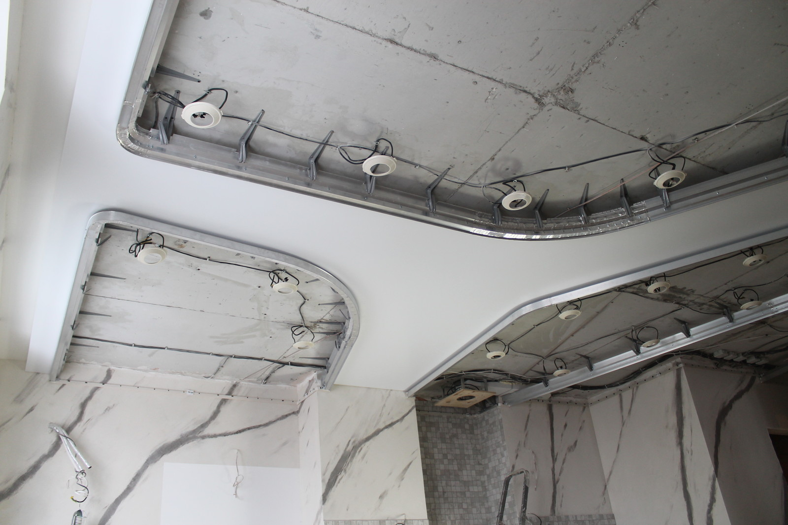 Многоуровневые потолки