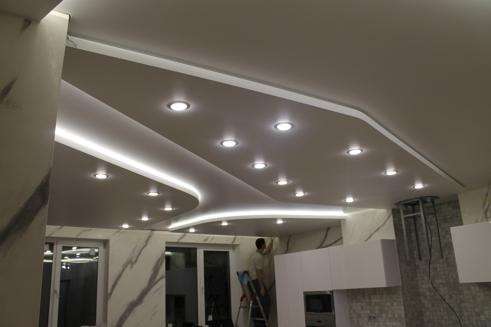 Многоуровневые потолки