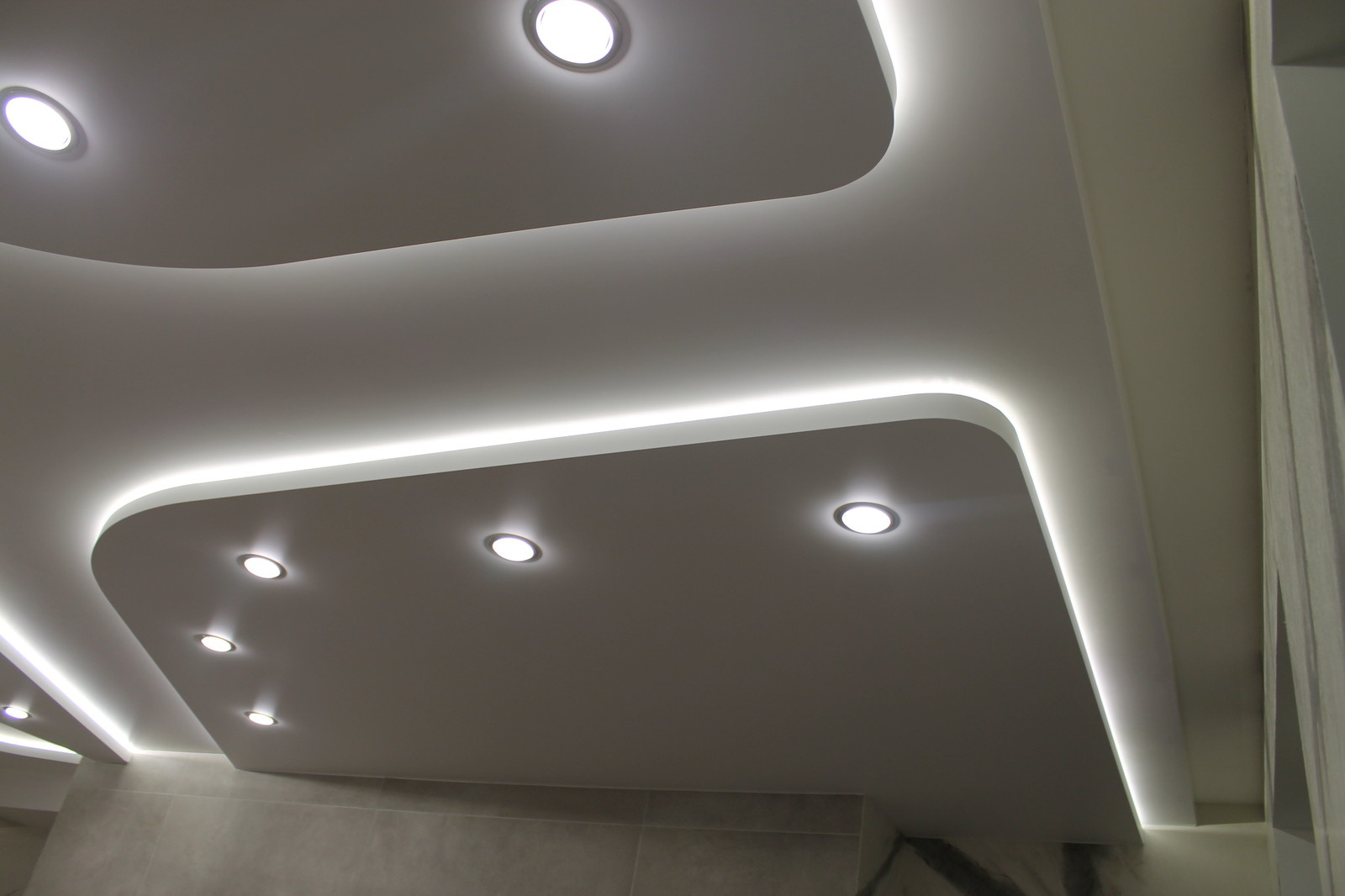 Многоуровневые потолки