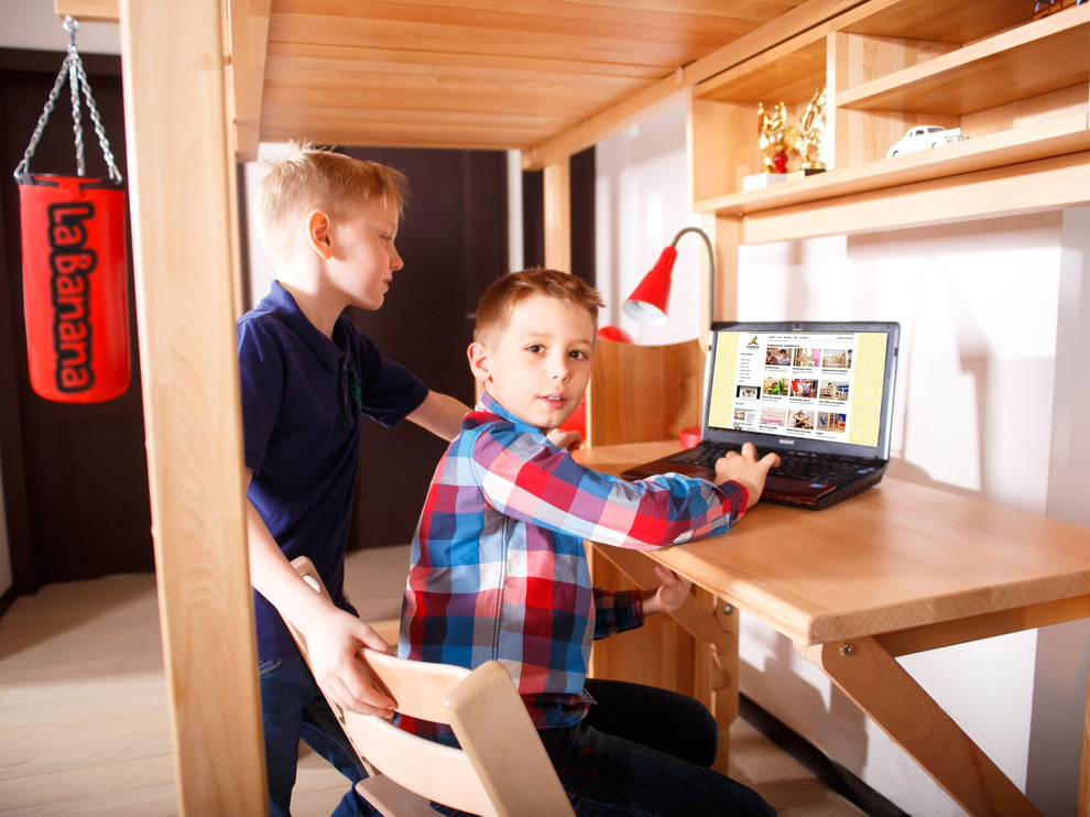 Кровать чердак с рабочей зоной для мальчика