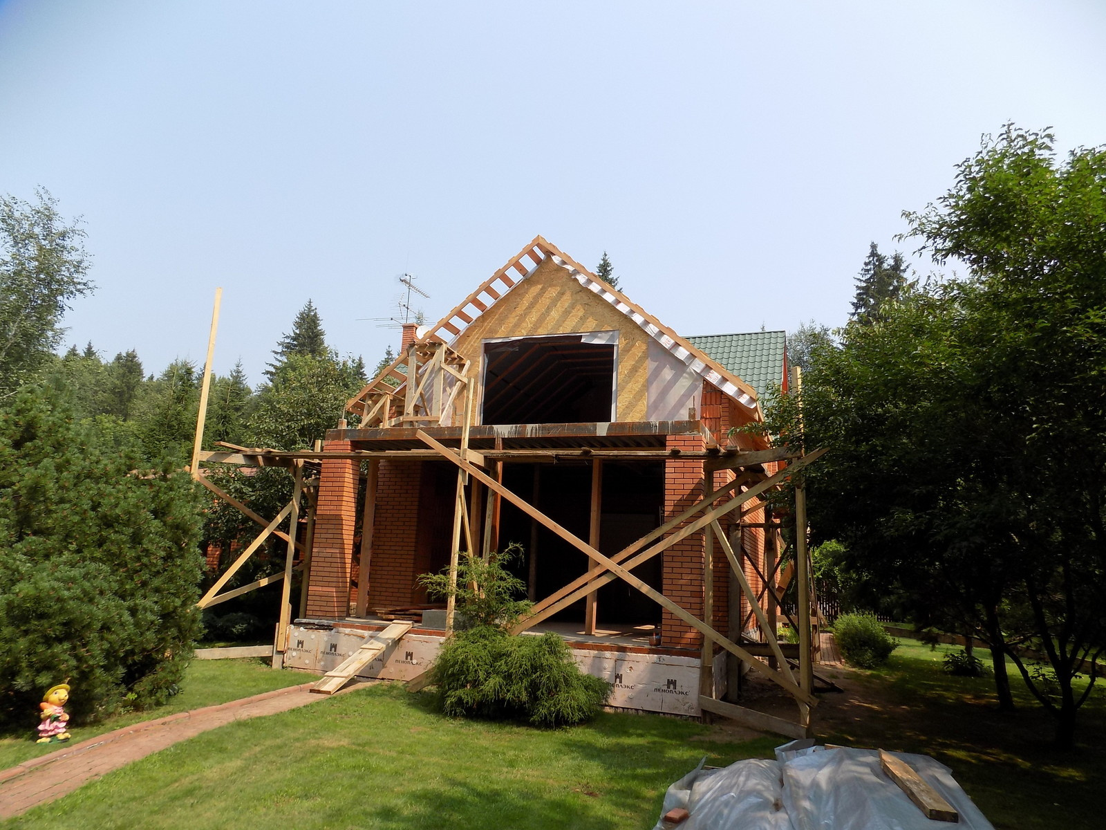 Замена старой кровли на композитную черепицу Metrotile Metroroman