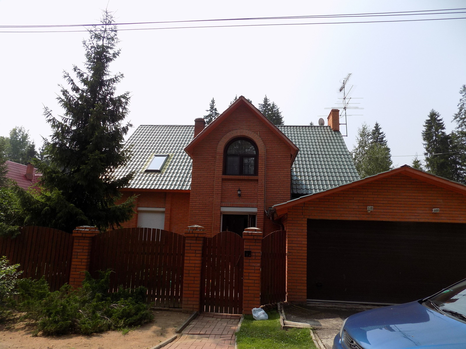 Замена старой кровли на композитную черепицу Metrotile Metroroman